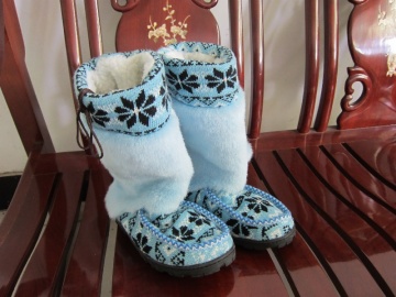 woman indoor boots